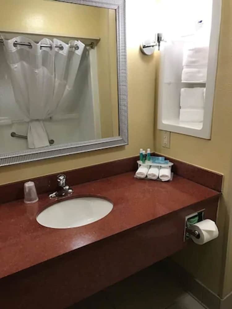 Room, 2 Queen Beds, Accessible (Mobility) - Photo 4