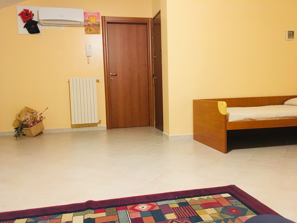 Single Room, Shared Bathroom photo 2