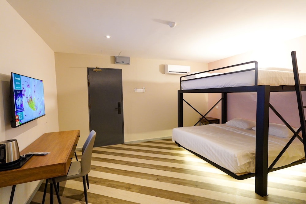 Classic Quadruple Room - Photo 3