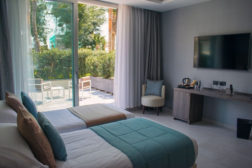 Standard Room, 1 King Bed, Mobility Accessible - Photo 1