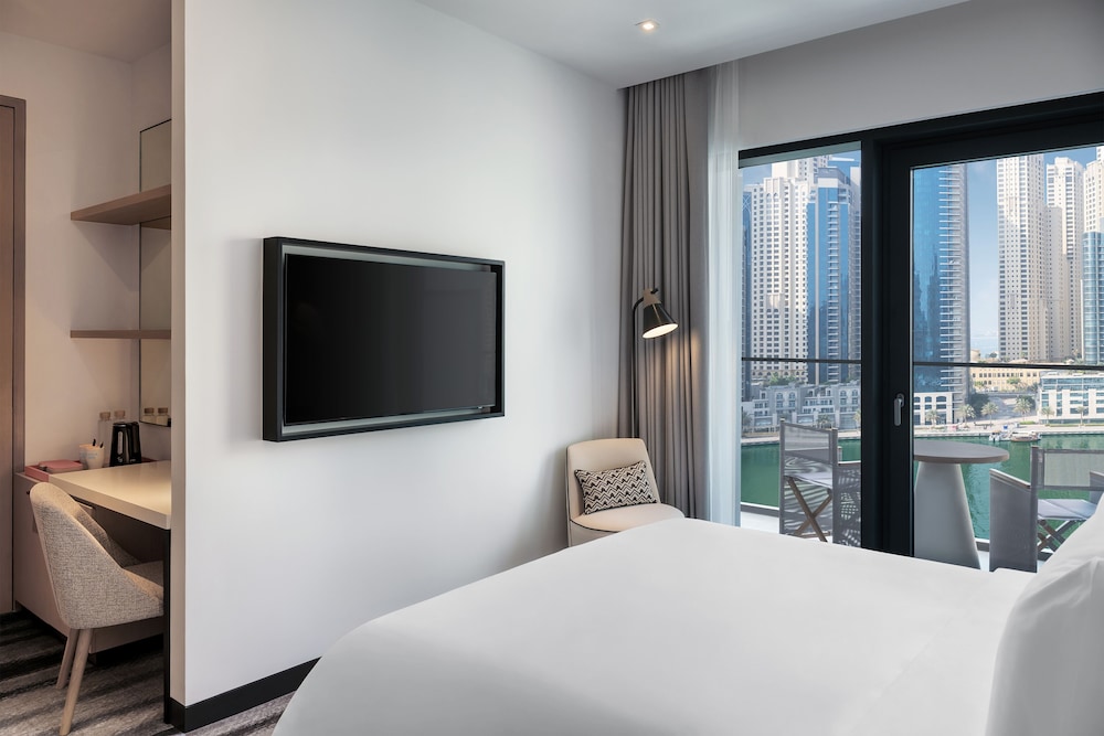 Deluxe Room, 1 King Bed, Marina View photo 1