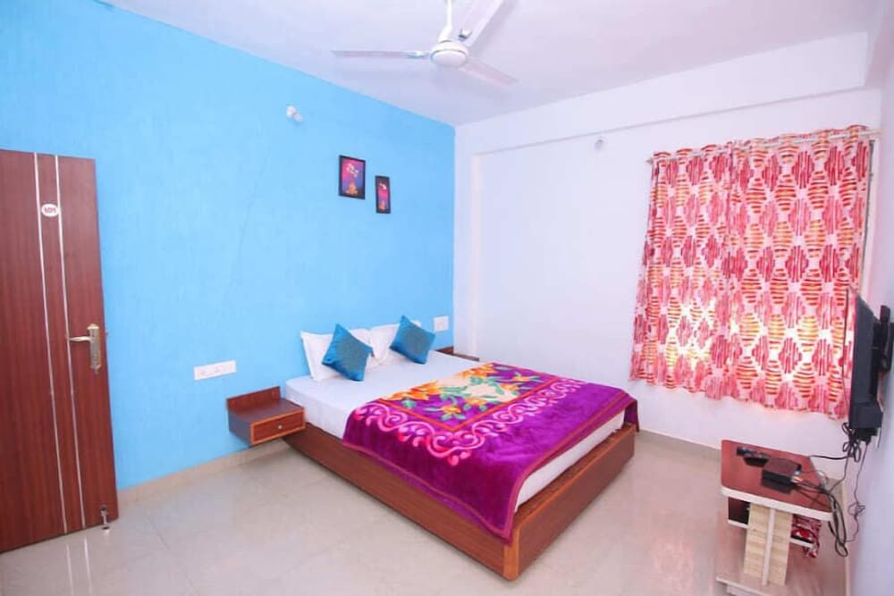 Deluxe Non Ac Room photo 1