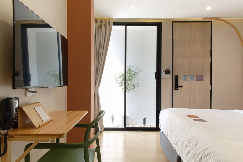 Basic Room, 1 King Bed, Non Smoking, Ensuite photo 1