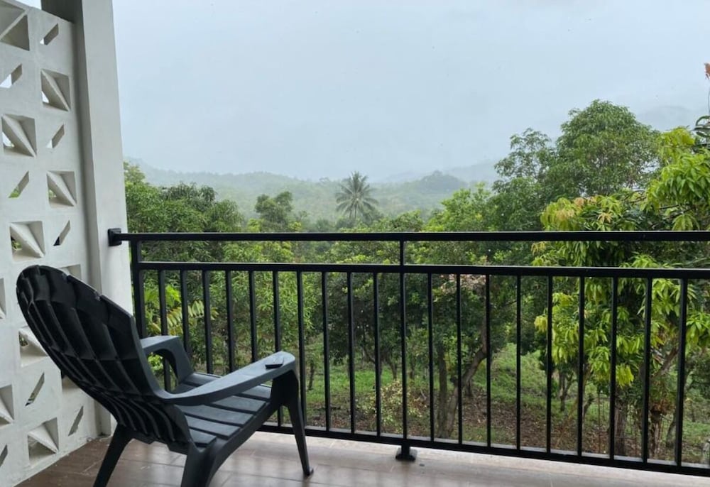 Deluxe Triple Room, Balcony, Mountain View photo 3