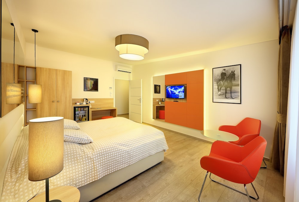 Suite, 2 Bedrooms, City View thumbnail 5