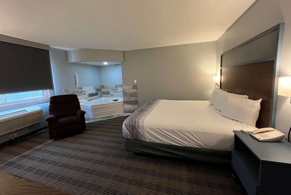 Suite, 1 King Bed, Non Smoking - Photo 1