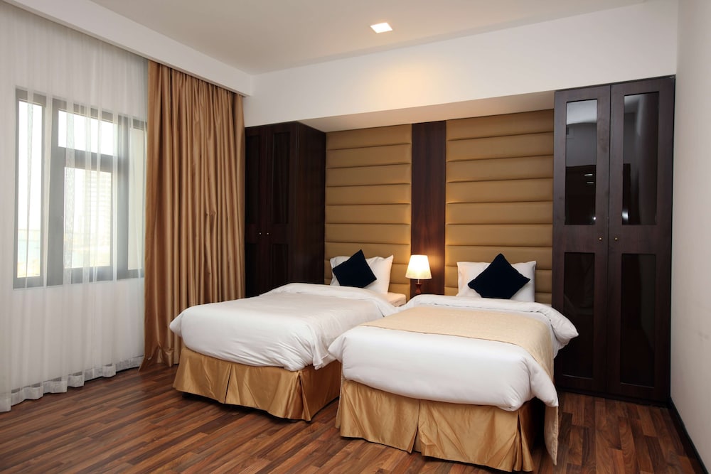Suite, 2 Bedrooms (2 Single, 1 King) photo 1