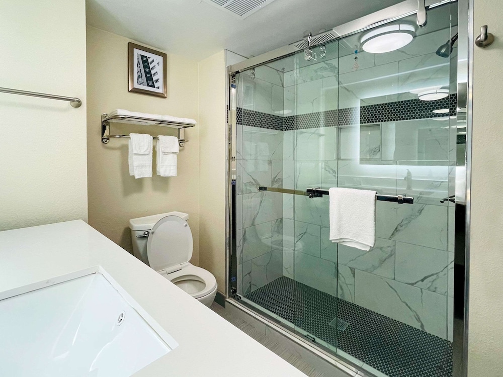 Suite, Multiple Beds, Non Smoking (Upgrade) - Photo 5