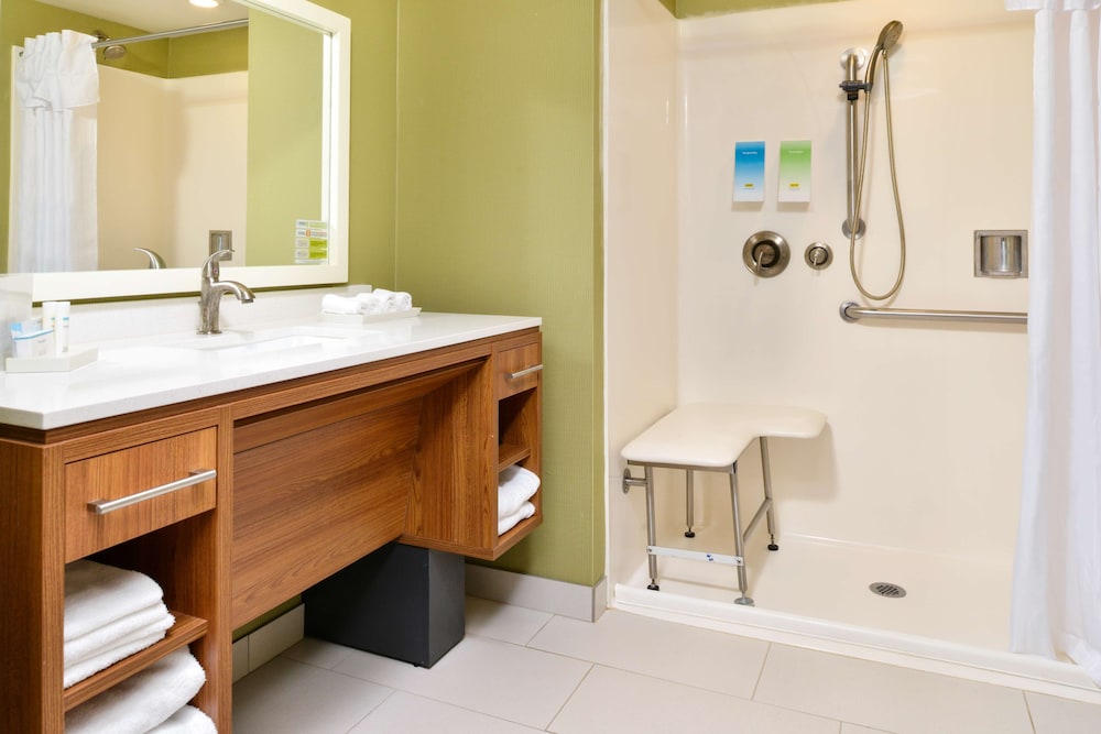 Studio, 2 Queen Beds, Accessible (Mobility & Hearing, Roll-in Shower) - Photo 9