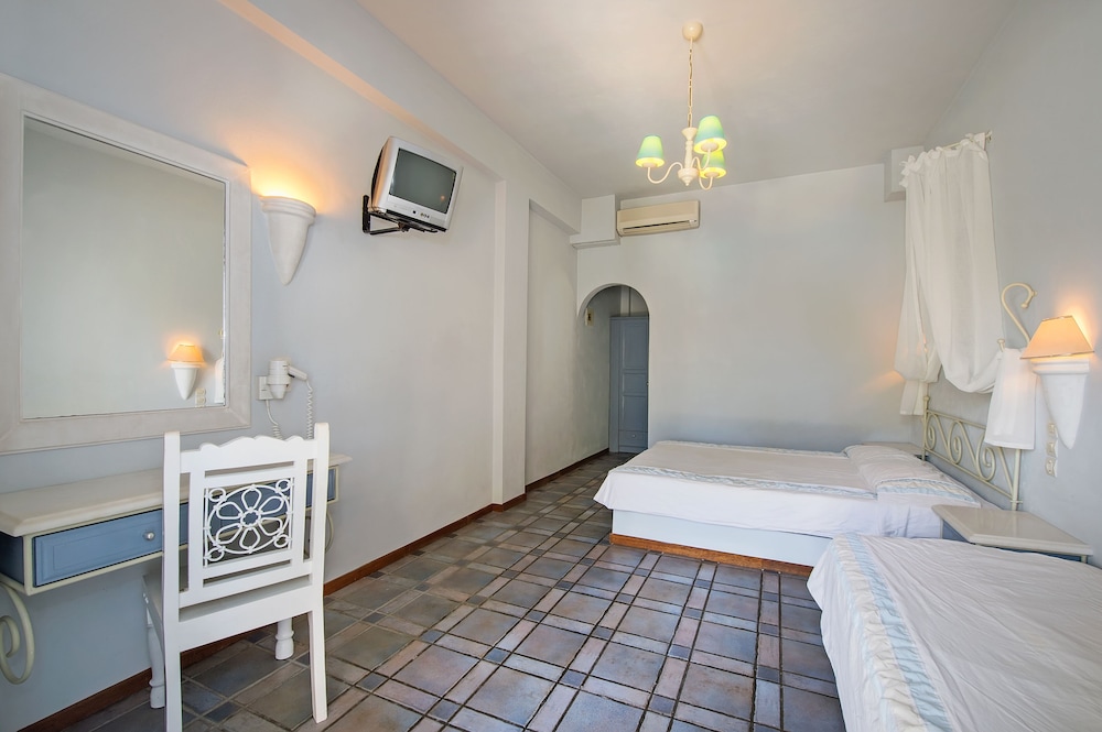 Standard Studio, Jetted Tub