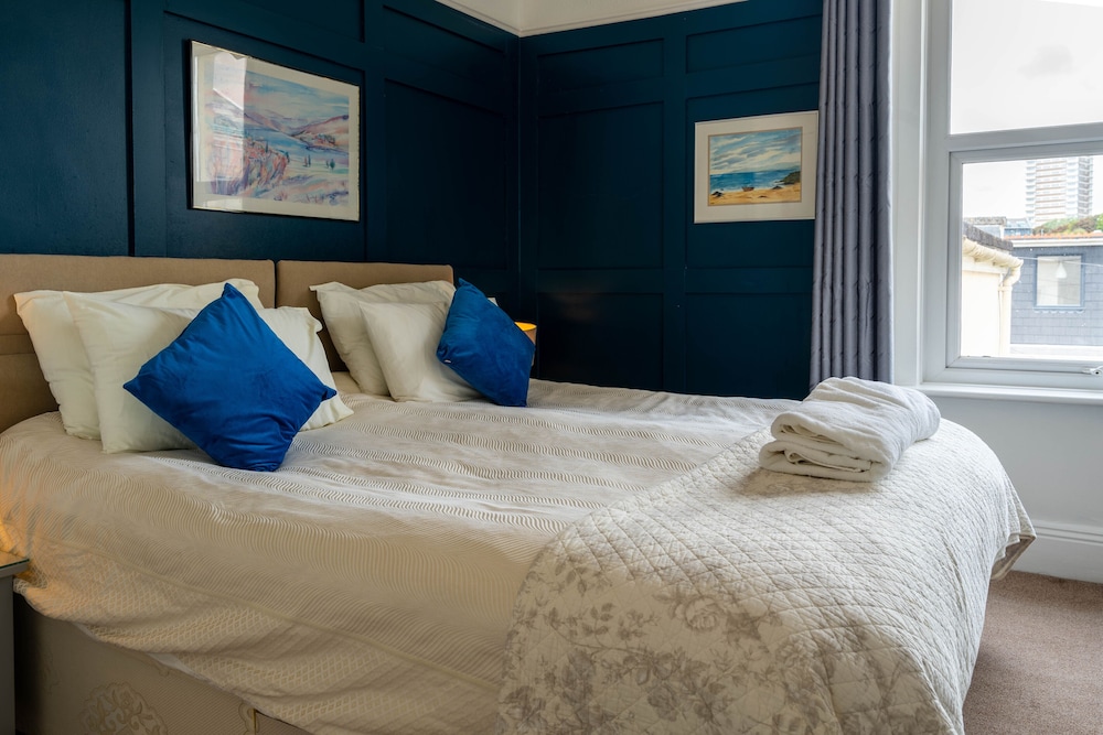 Double Room, Ensuite ((Superking) - Inland View) photo 1