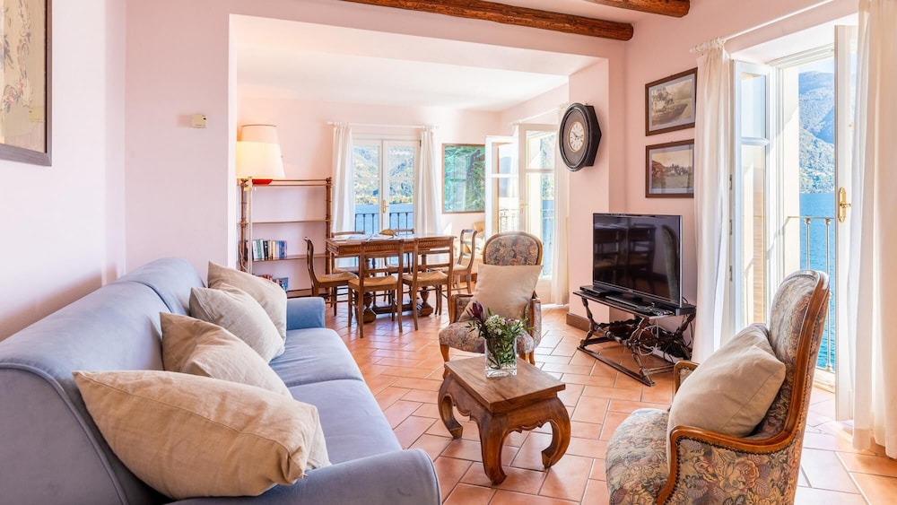 Villa photo 1