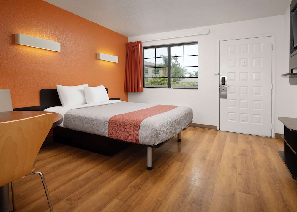 Deluxe Double Room, 1 Queen Bed, Accessible, Non Smoking photo 1