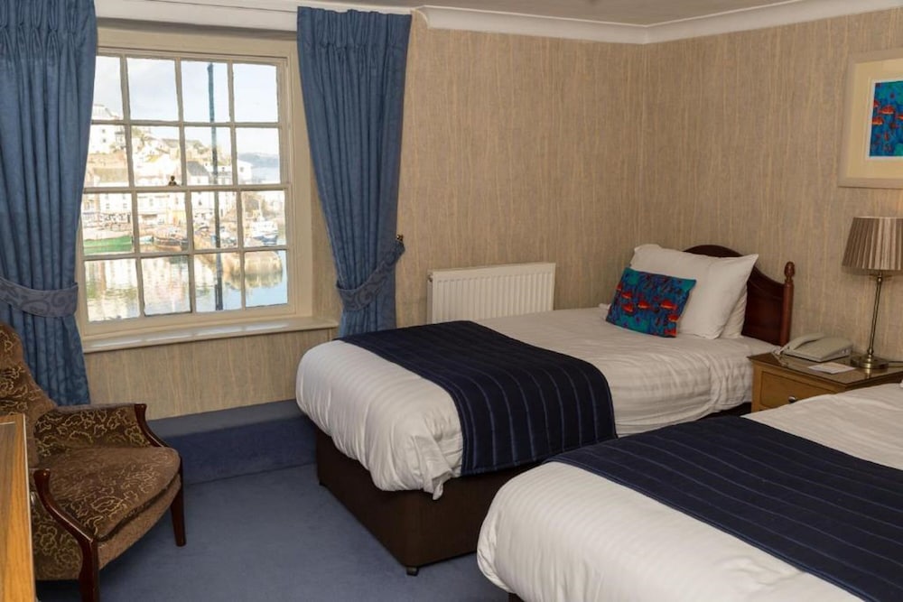 Snug Twin Sea View Room Single Use photo 3
