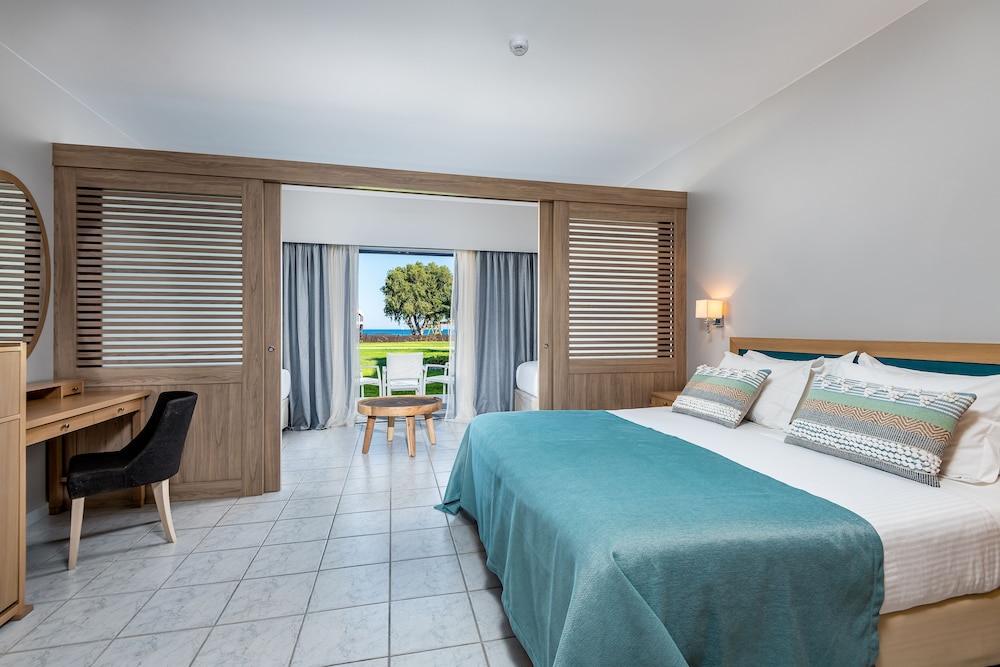 Junior Suite Sea View | Resort Area - Photo 5
