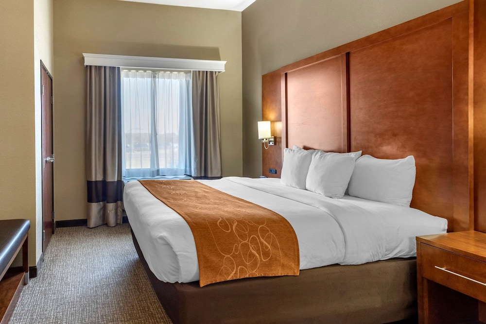 Suite, 1 King Bed with Sofa bed, Accessible, Non Smoking photo 2