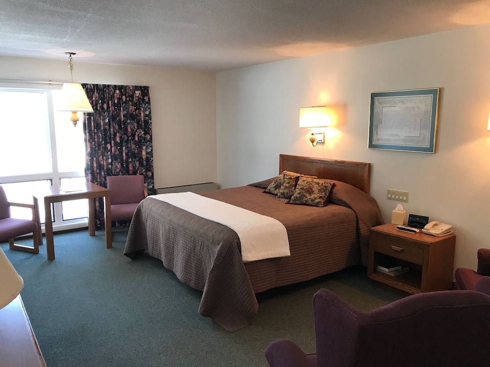 Comfort Suite, 1 King Bed (Back View) photo 1
