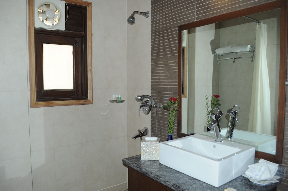 Deluxe Double or Twin Room, Balcony, City View - Photo 6