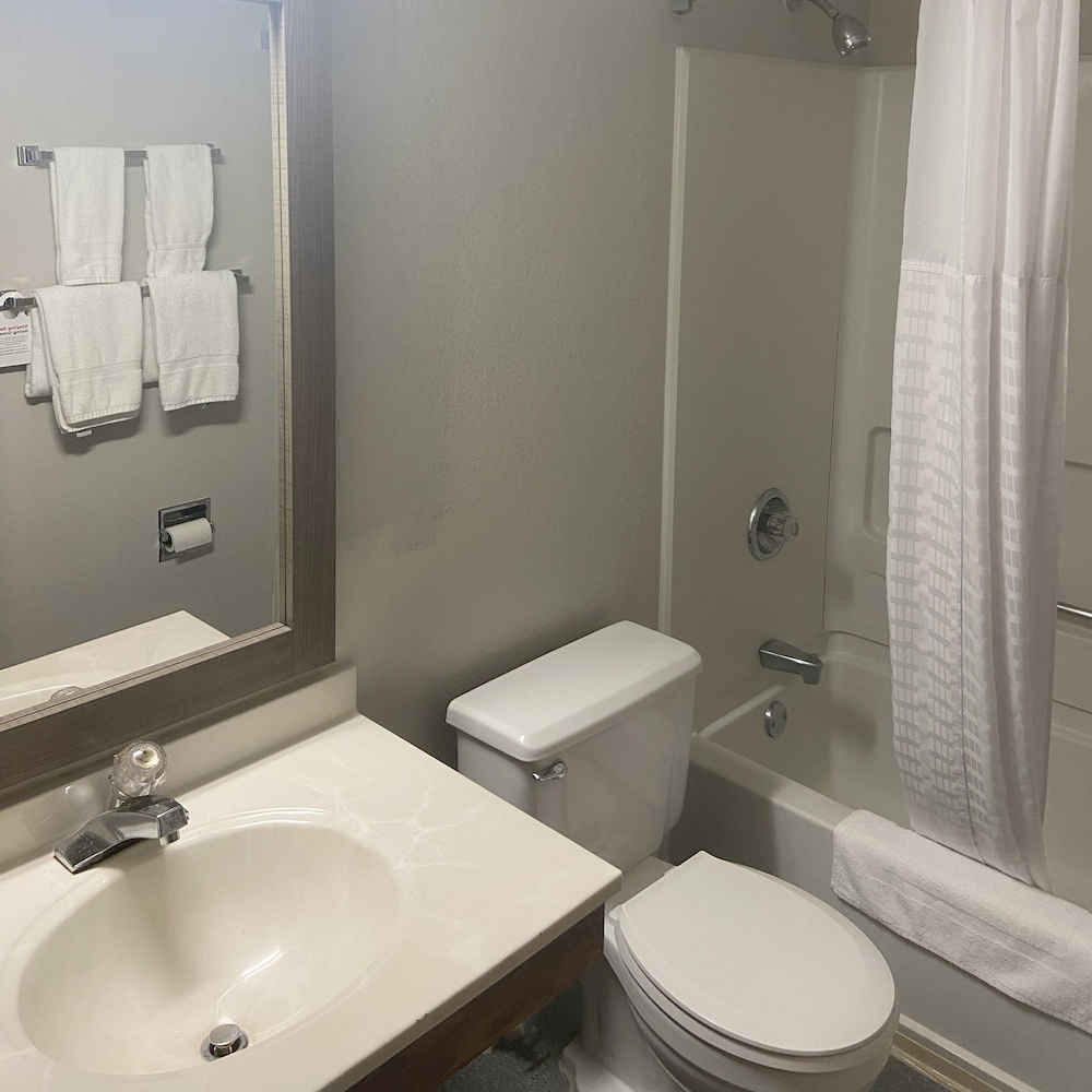 Superior Room, 1 King Bed, Non Smoking - Photo 8