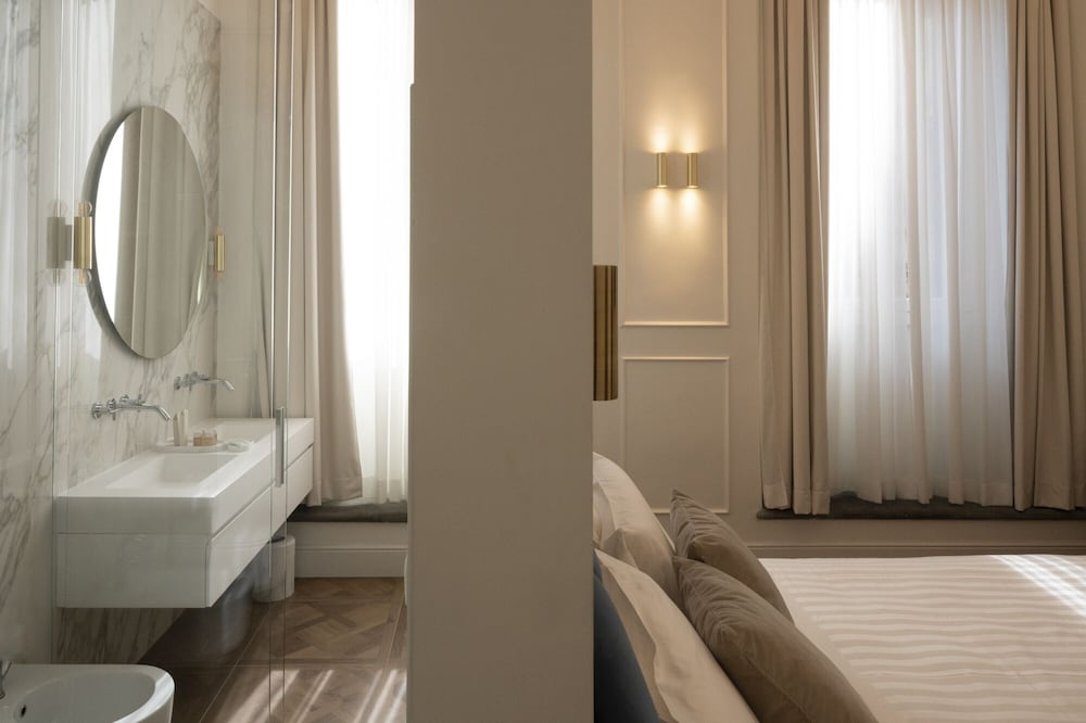 Deluxe Suite photo 2