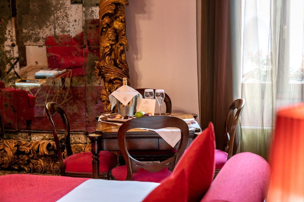 Junior Suite, Canal View thumbnail 6