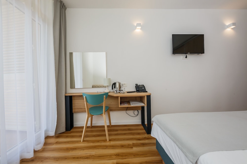 Superior Room, Balcony, Park View