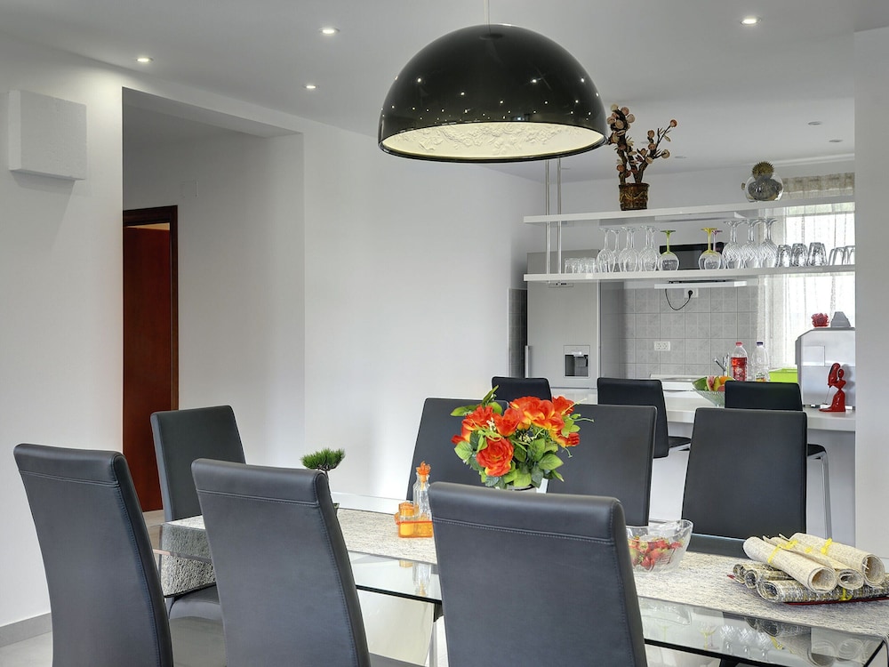 Villa photo 3