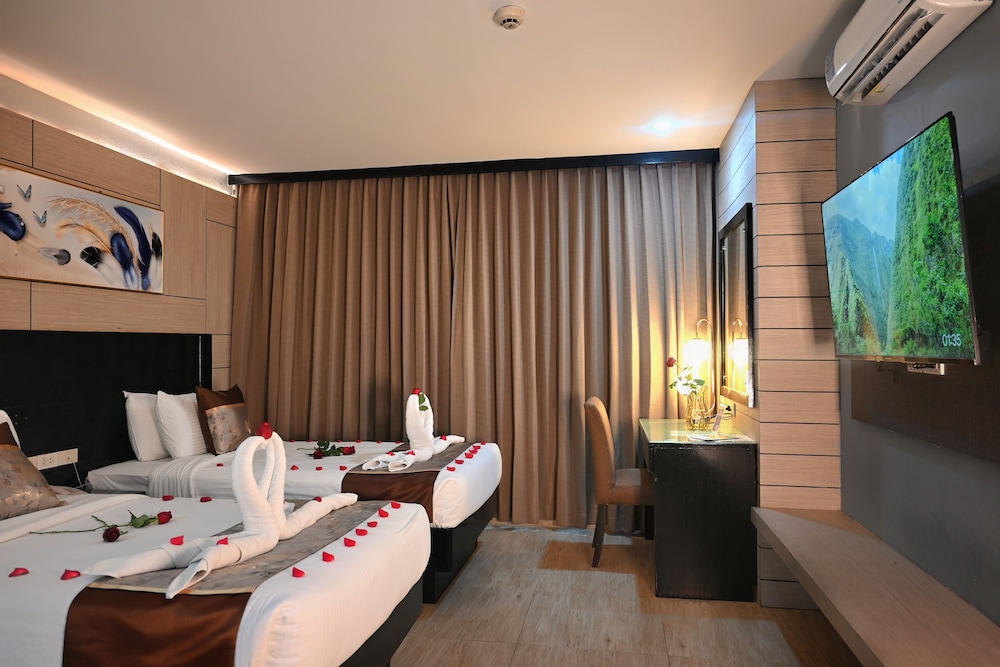 Boss Suites Nana Hotel — photo 104