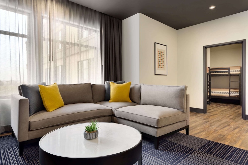 Suite, Non Smoking (Origin) - Photo 2