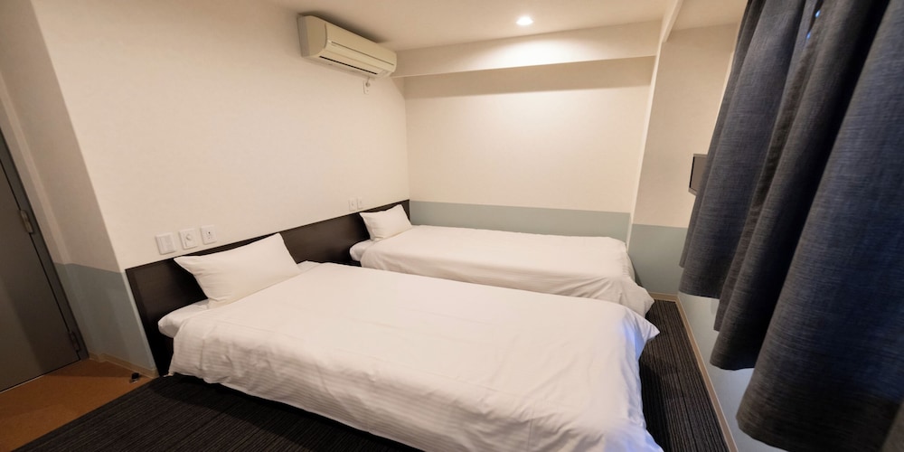 Basic Twin Room, Smoking - Photo 1