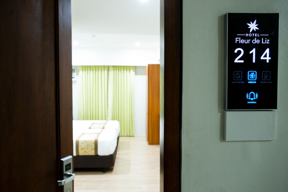 Deluxe Twin Room, 2 Twin Beds, Accessible, Refrigerator