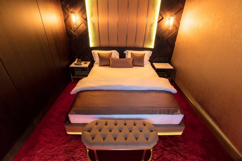 Deluxe Suite photo 1