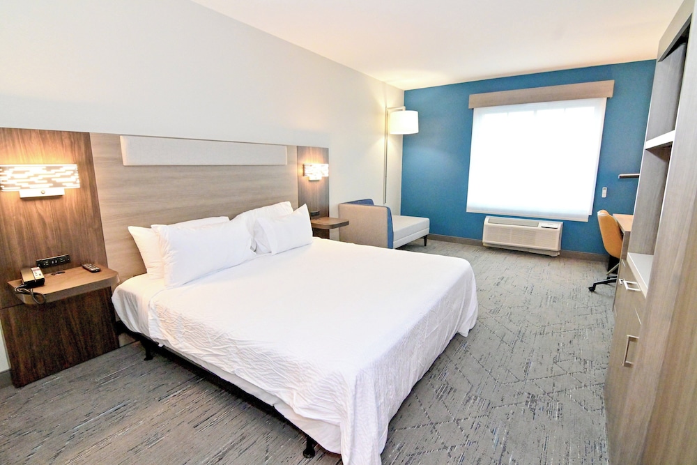 Standard Room, 1 King Bed, Mobility Accessible, Non Smoking (Communications) - Photo 3