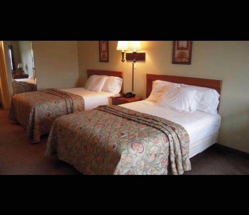 Standard Room, 2 Queen Beds, Smoking photo 1