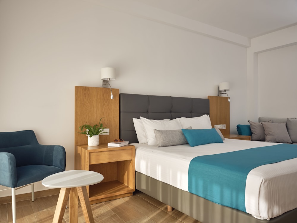 Deluxe Double Room, Pool View photo 3