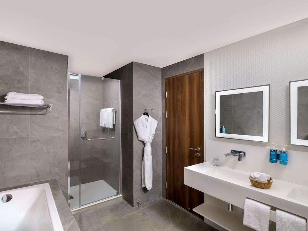 Suite, 1 Double Bed, River View - Photo 9