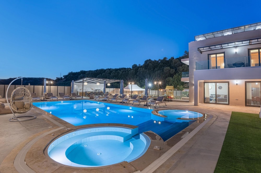 Villa photo 1
