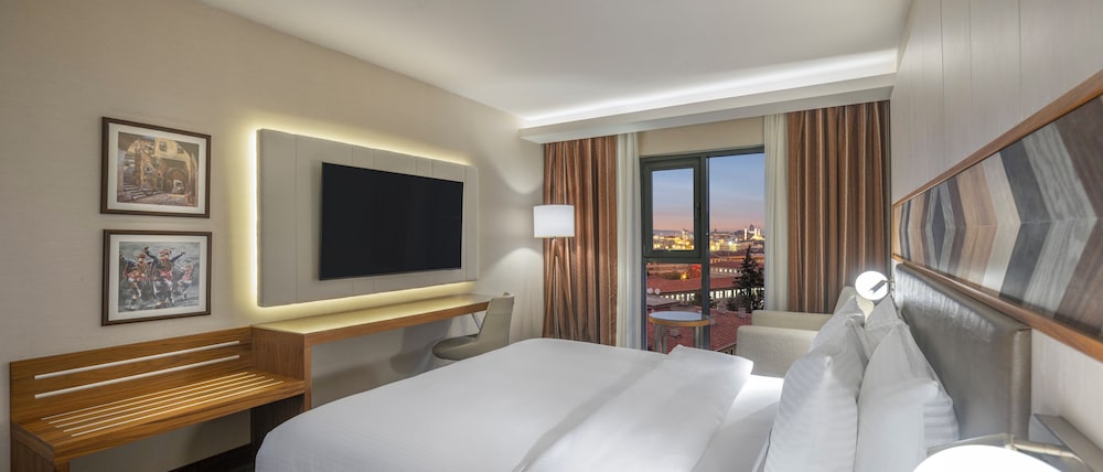 Deluxe Room, 1 Queen Bed with Sofa bed photo 3