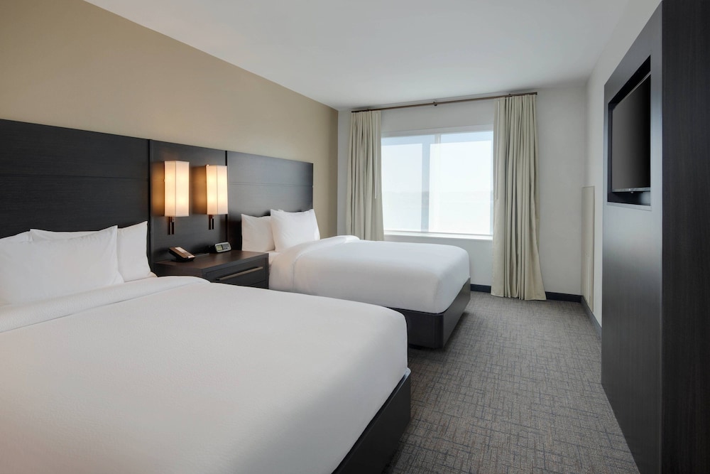 Suite, 1 Bedroom - Photo 1