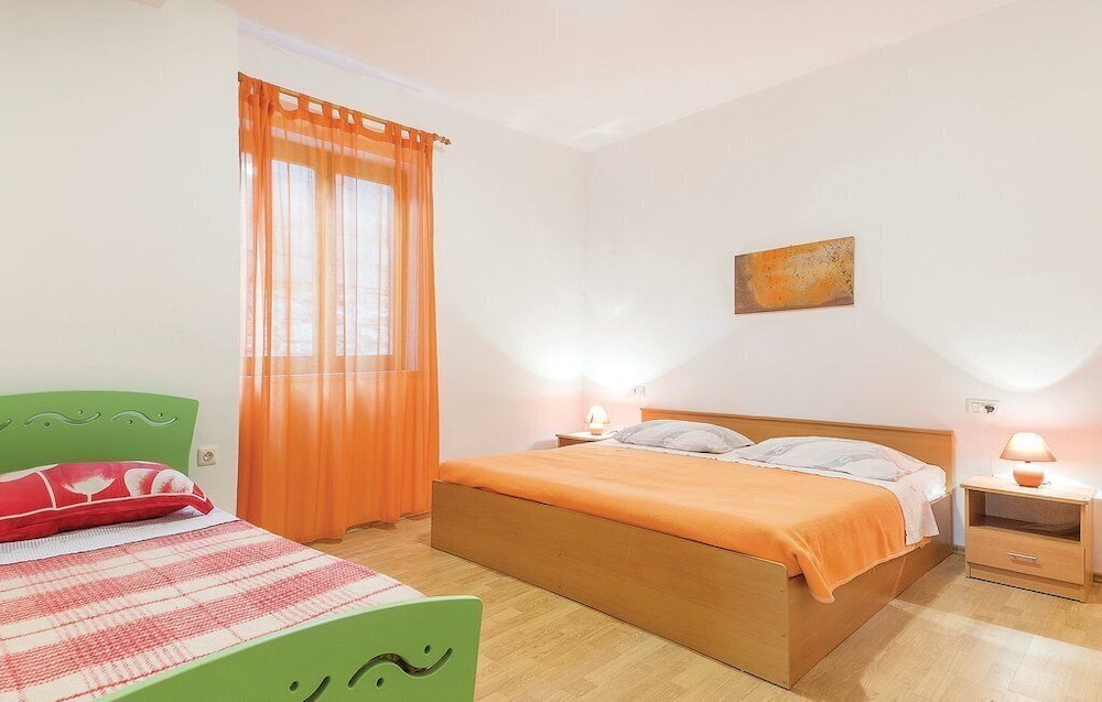 Apartment, 2 Bedrooms (769/1794)