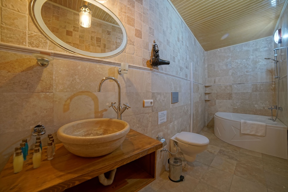 Deluxe Quadruple Room, Jetted Tub (Wooden) - Photo 8