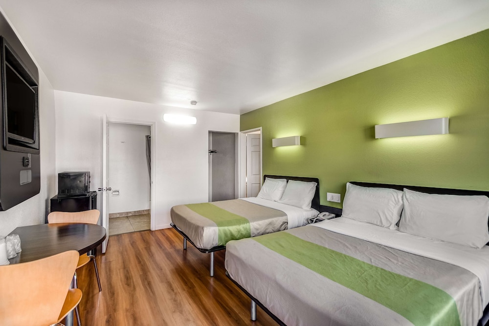 Deluxe Room, 2 Double Beds, Non Smoking, Refrigerator & Microwave - Photo 4