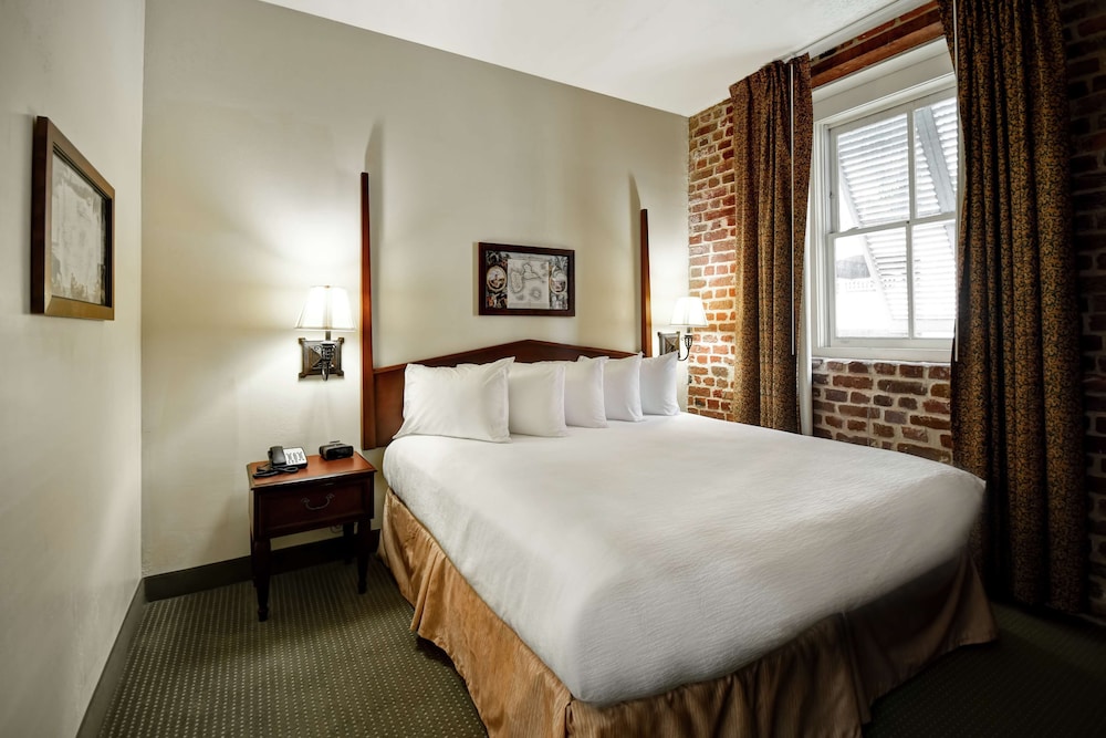 Suite, 1 Queen Bed, Park View - Photo 7
