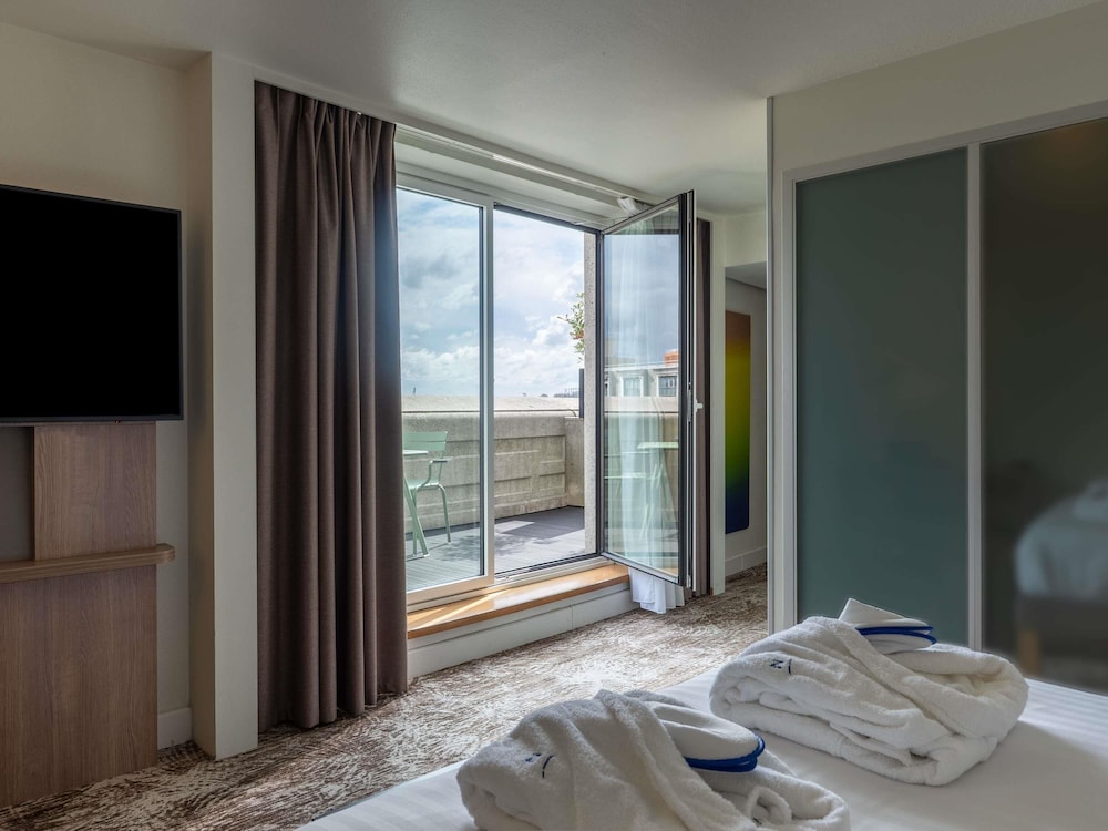 Executive Room, 1 Double Bed, Terrace thumbnail 5