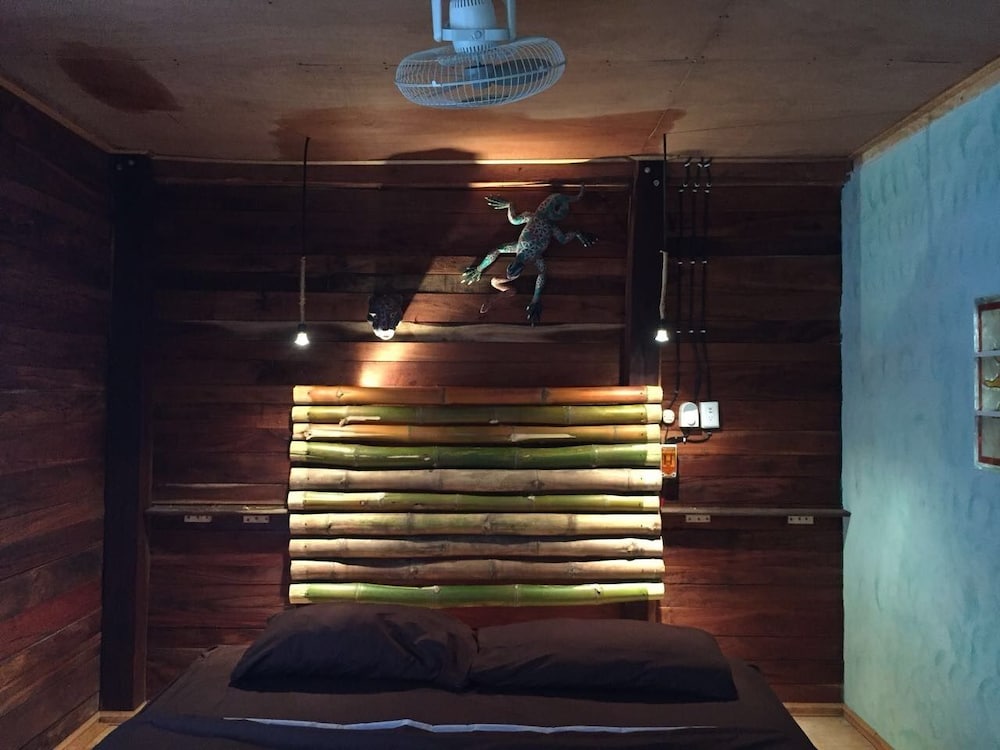 Panoramic Cabin, 1 King Bed, Lagoon View, Garden Area