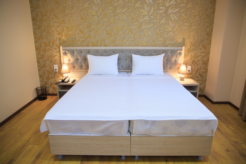 Deluxe Twin Room - Photo 2