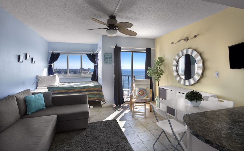 Angle Oceanfront Sun Suite with One Queen Bed and Sofabed photo 1