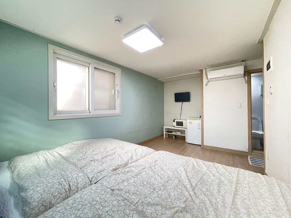 Basic Quadruple Room, 2 Double Beds