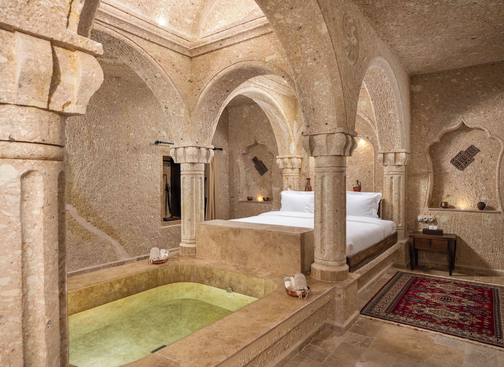 Suite (Suleyman Celebi Cave)