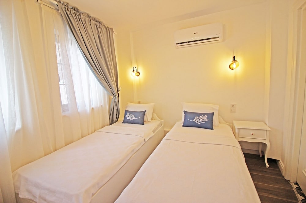 Economy Twin Room photo 1